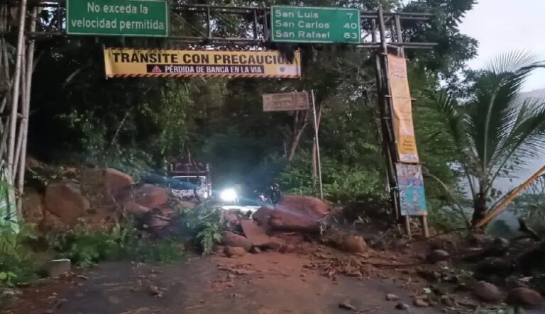 Reporte vial nacional (25–31 de agosto de 2025): derrumbes, bloqueos y caos urbano