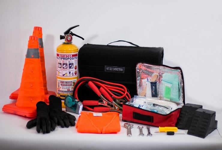 Implementos obligatorios para carros y motos en Colombia según la ley